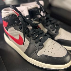 Jordan 1 mids